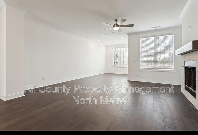 Building Photo - 105 Basil St