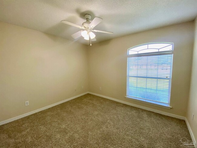 Building Photo - 1550 Oakhill Rd