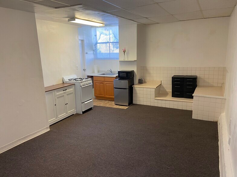 Building Photo - 126 Holloway Ave