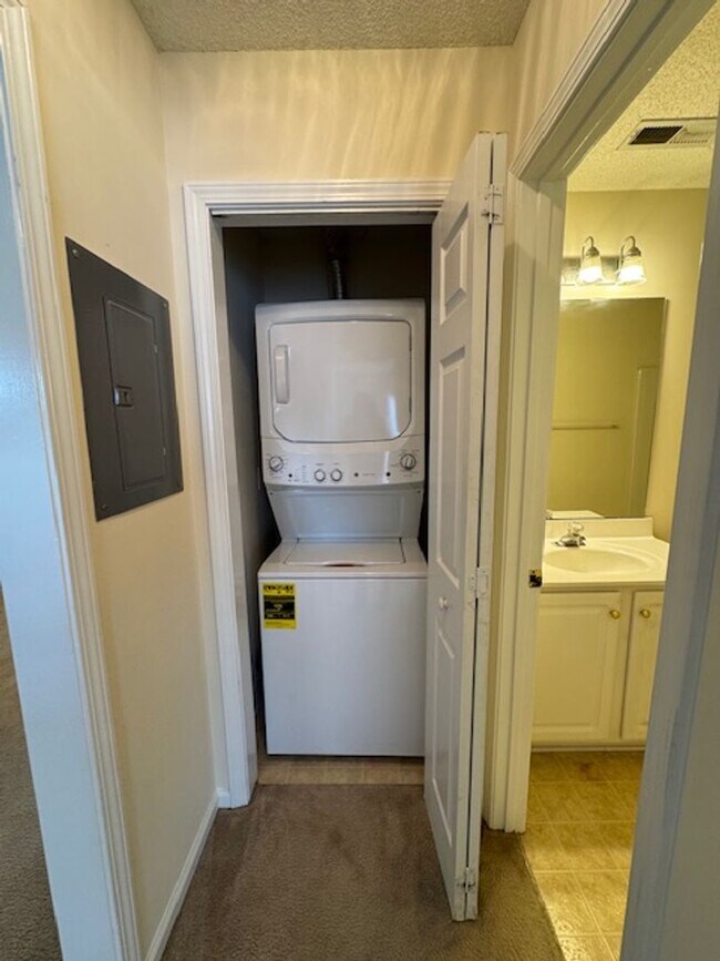 Building Photo - Holton Place - McClelland Dr.