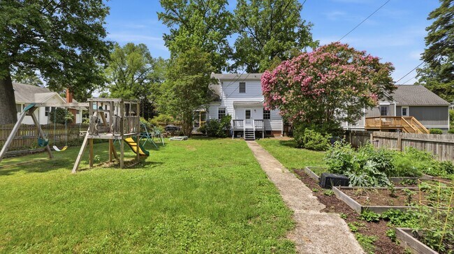 Building Photo - Heart of Woodland Heights just blocks from JRPS, Renovated 2BR / 1.5BA home with gardens
