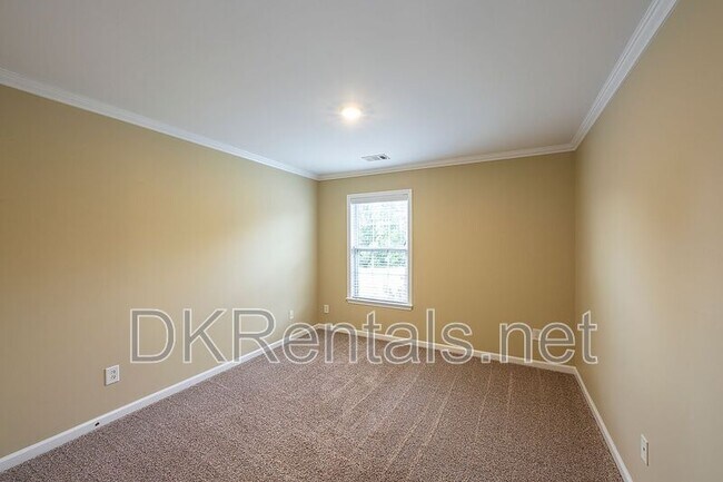 Building Photo - 804 Araya Ct