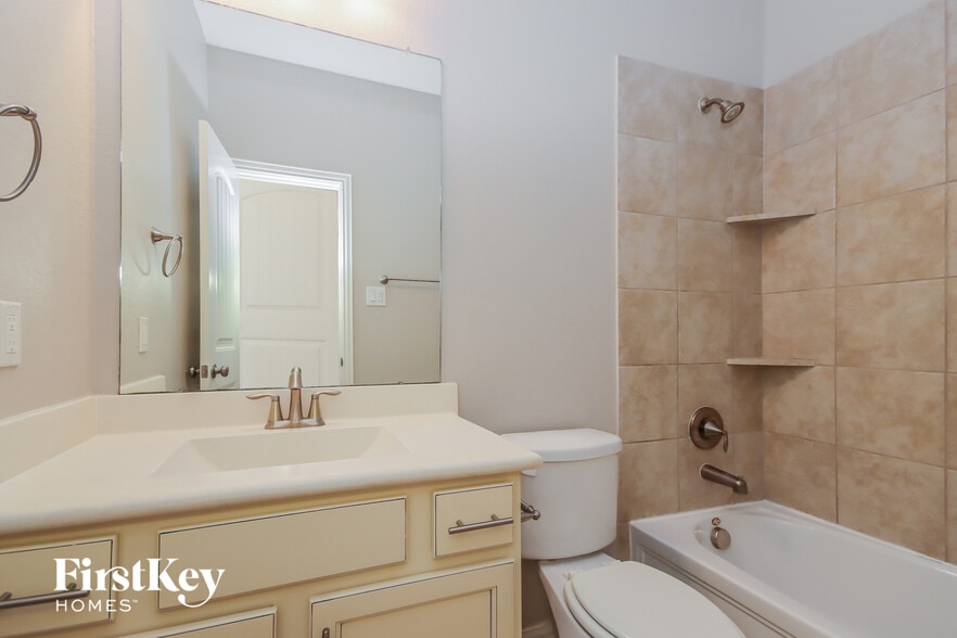 Building Photo - 3024 Golden Current Ln