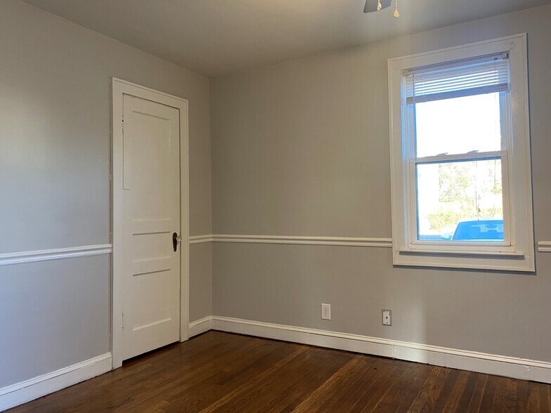 Bedroom 2 - 209 E Unaka Ave