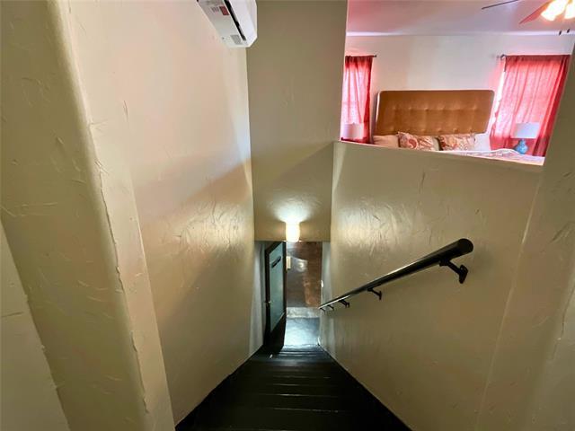 Building Photo - 104 NE 2nd St