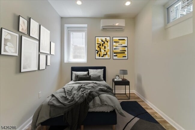 Building Photo - 38 Willowdale Ave