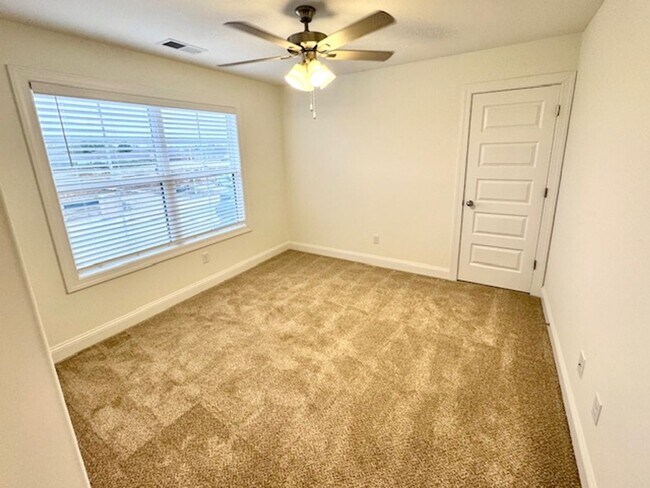 Building Photo - NewburyDr7436