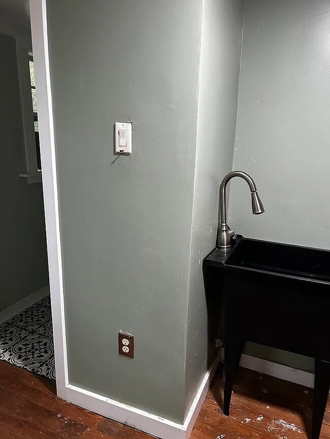 Building Photo - 2 Bedroom 2 Bathroom