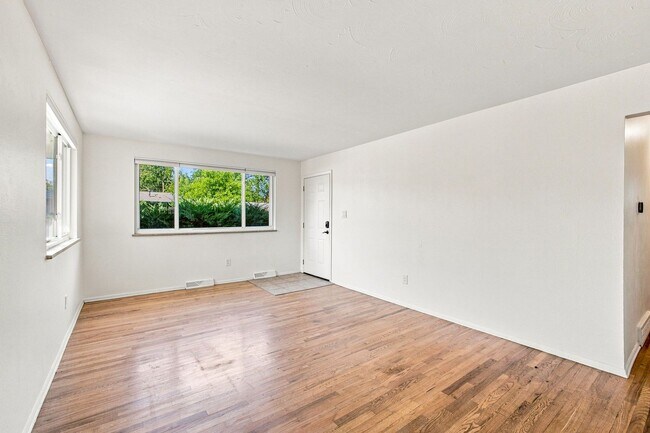 Building Photo - 1610 S Allison St