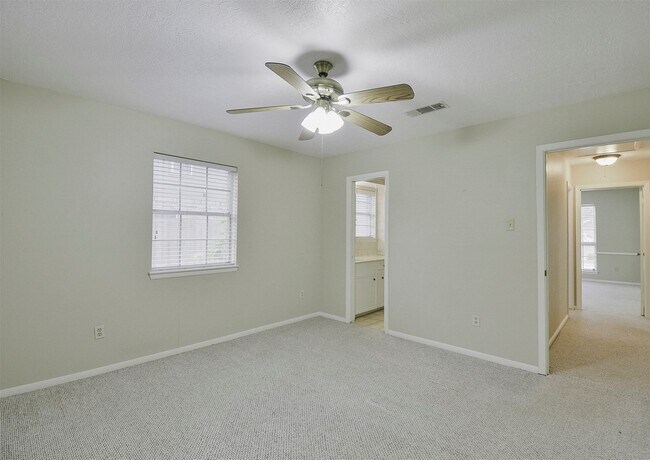 Building Photo - 419 S Starboard St