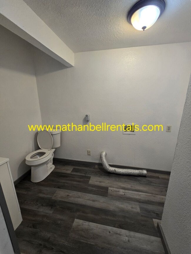 Building Photo - 325 17th St NE