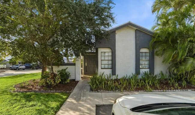 Primary Photo - 210 SW Sterret Cir