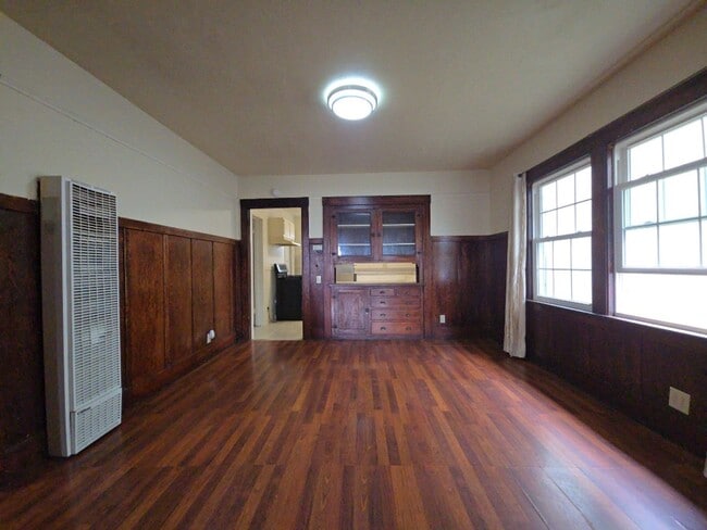 Building Photo - 2BR Eureka home features fully-fenced yard!