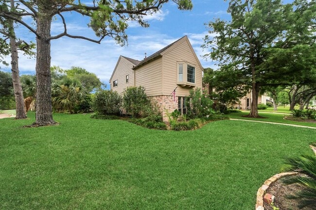 Building Photo - 403 Lakeside Estates Dr