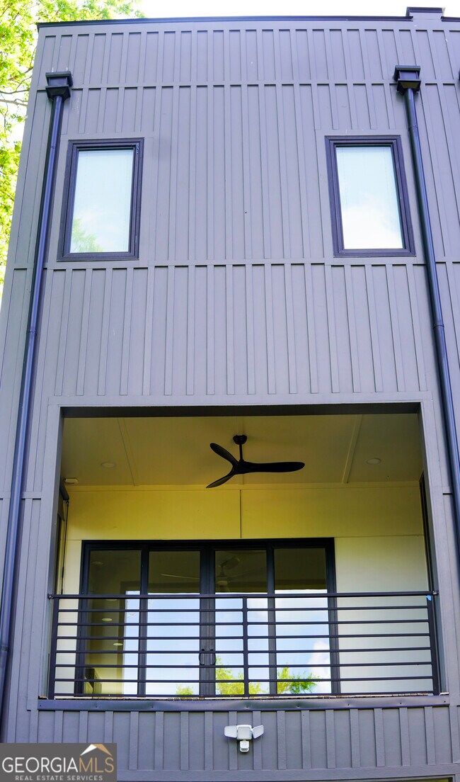 Building Photo - 68 Boulevard SE