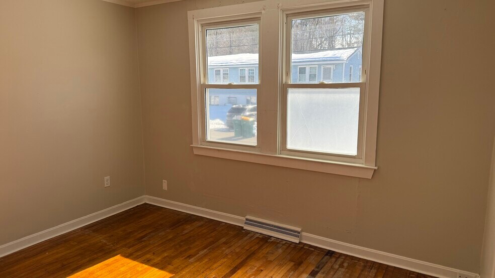 Building Photo - 78 Willard St