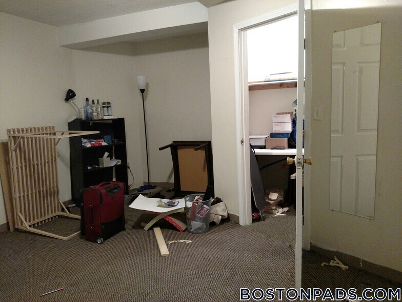 Building Photo - 165 Hemenway St