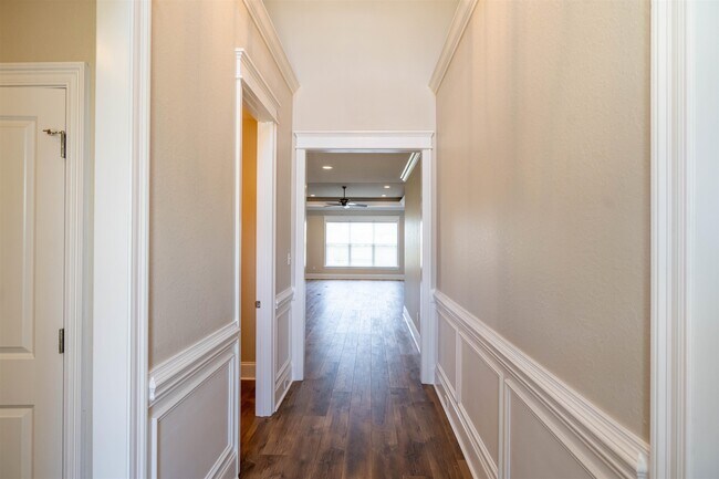 Building Photo - 165 Benoit Cir