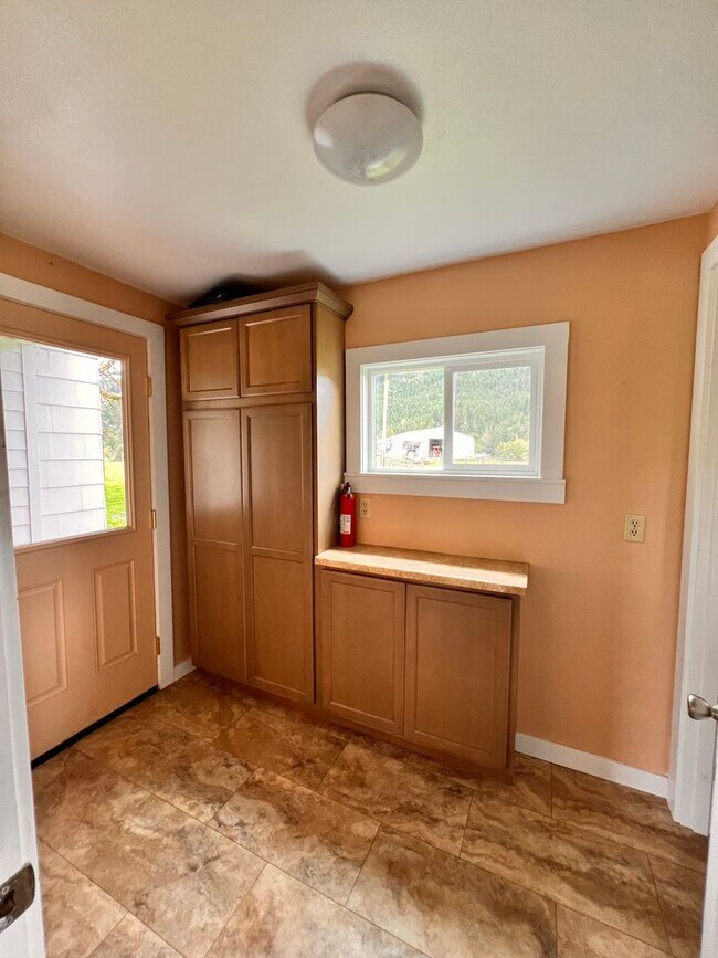 Building Photo - 98382 Sitkum Ln