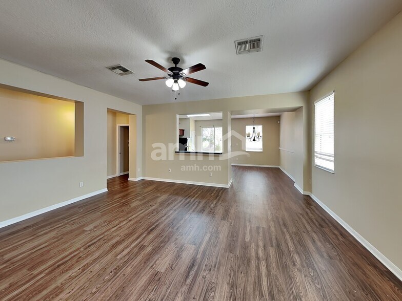 Building Photo - 517 Vicks Landing Dr