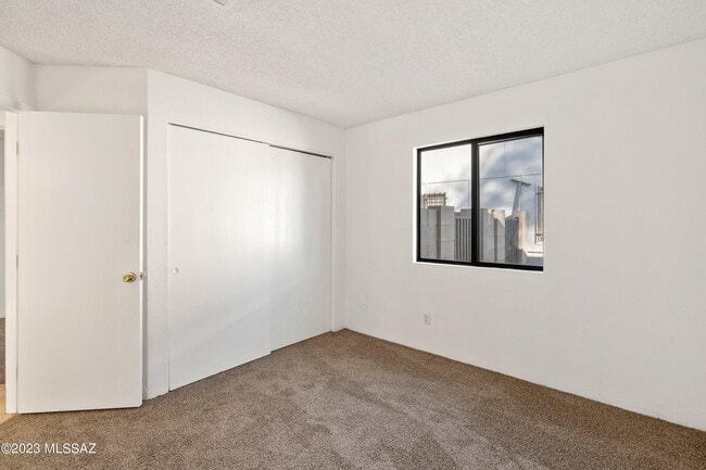 Building Photo - 6082 S Birchwood Dr