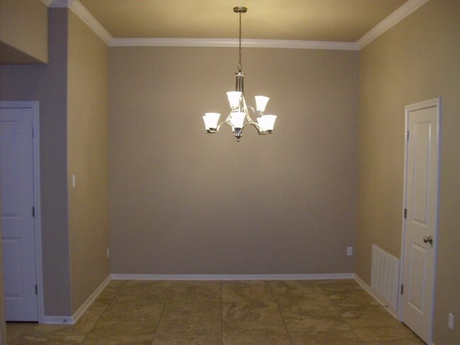 Building Photo - Gorgeous 2 bed/2 bath near Bunny Trail in ...