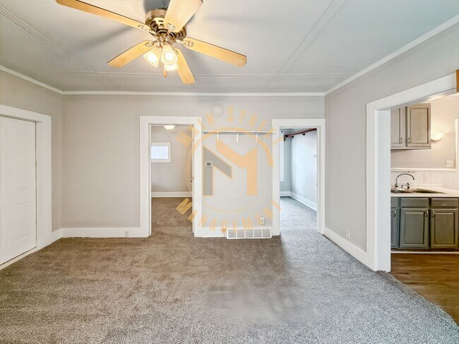 Building Photo - 2 Bed 1 Bath Single Family Home + Bonus Room