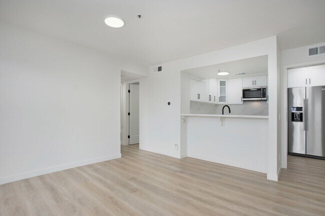 Building Photo - Welcome to Luxurious Villa Balboa in Newpo...