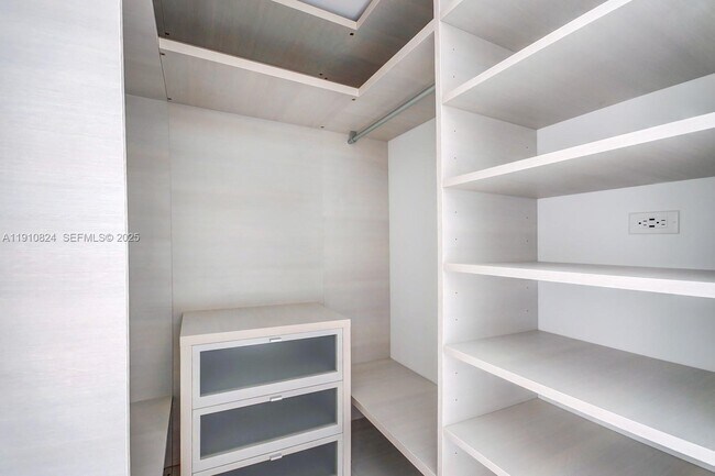 Building Photo - 88 SW 7th St