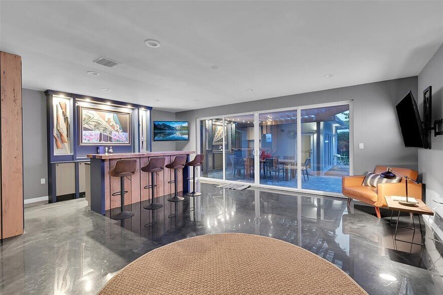 Building Photo - 640 NE 17th Way