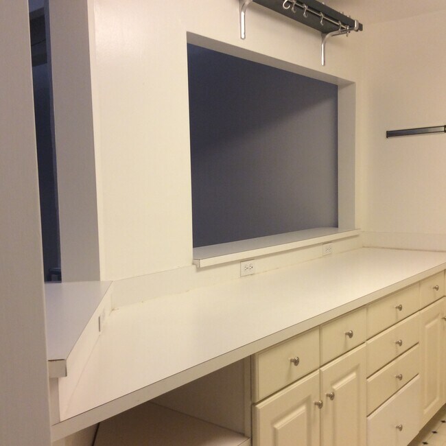 Building Photo - 601 Minnesota St