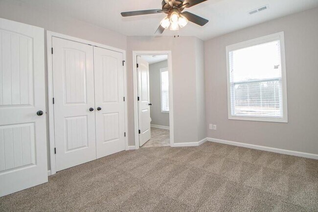 Building Photo - 1115-E4 Hillwood Dr