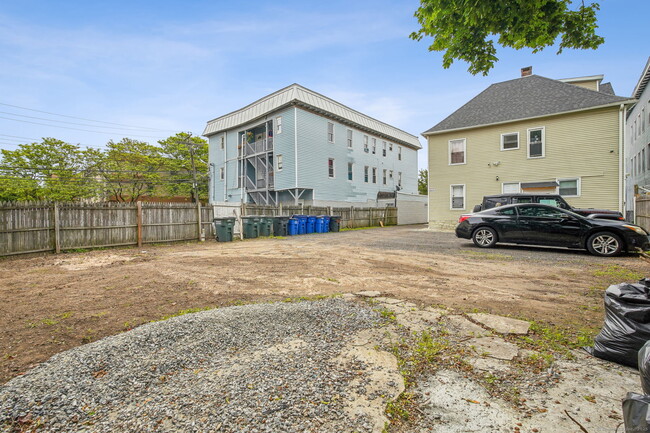 Building Photo - 1119 Stratford Ave