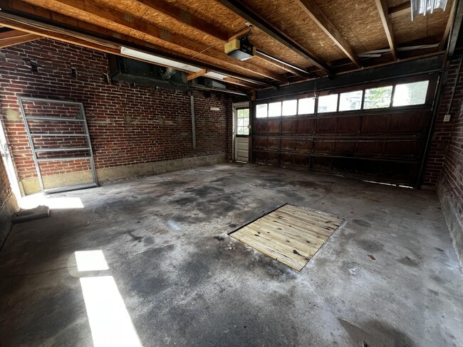 Building Photo - 2123 Fairview St