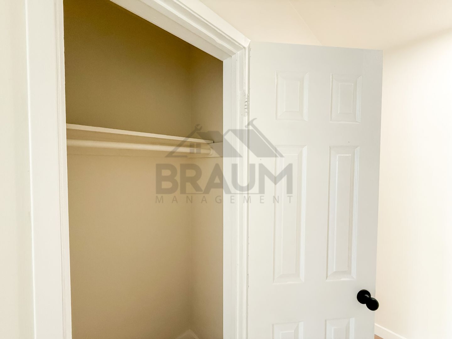 Building Photo - 7339 Woodman Ave