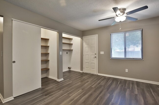 Building Photo - 914 Tradewind Dr