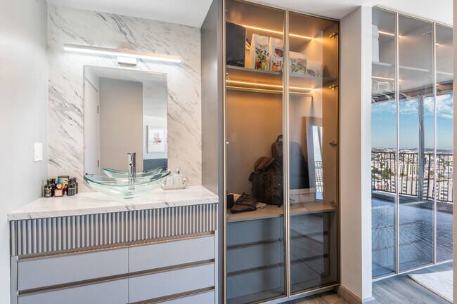 Building Photo - 700 E Ocean Blvd