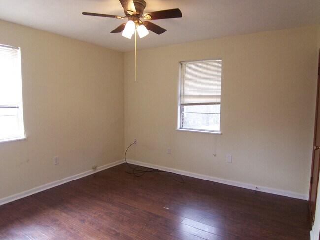 Building Photo - 6105 Shreveport Hwy