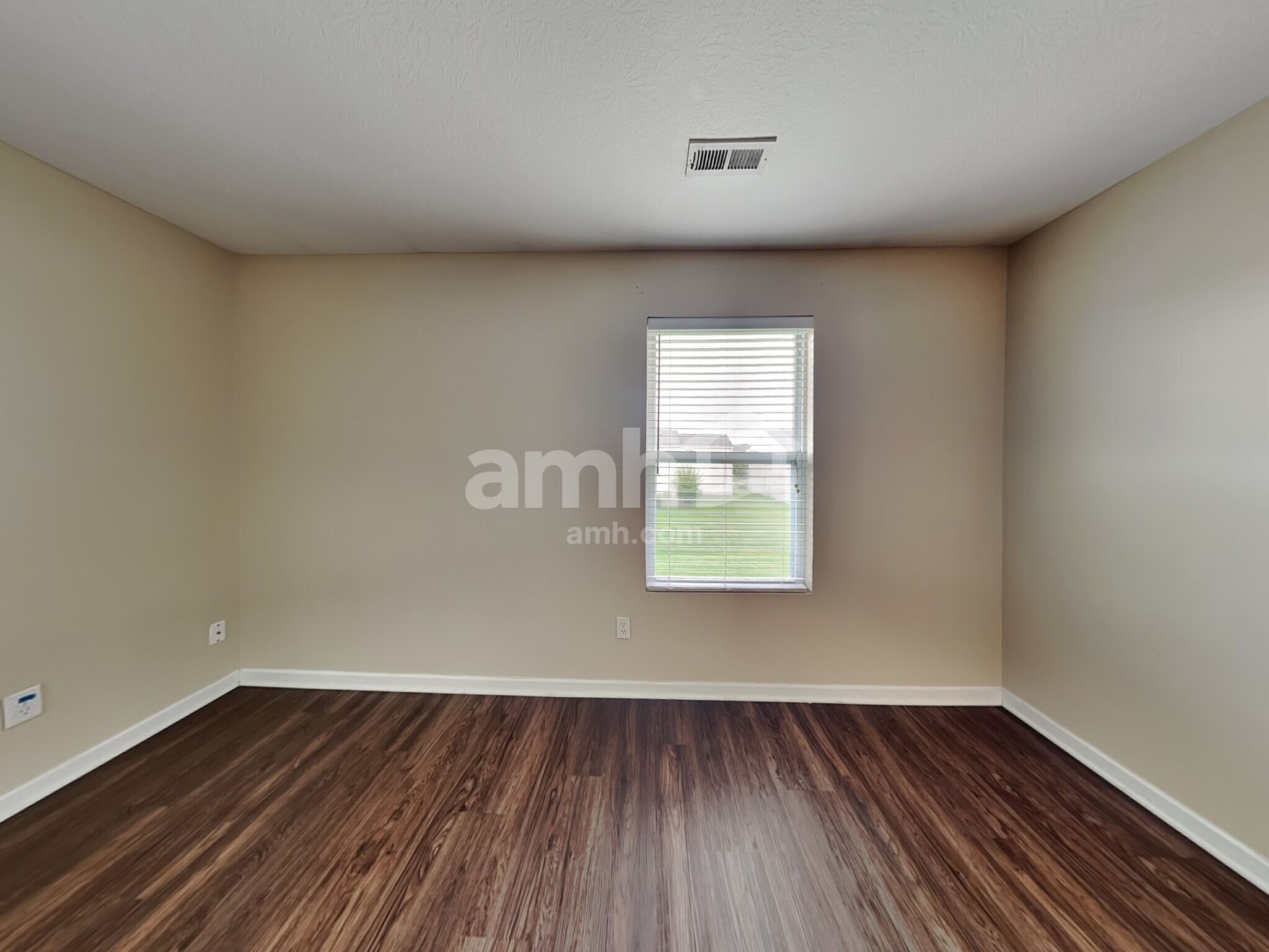 Building Photo - 1245 Cloverview St
