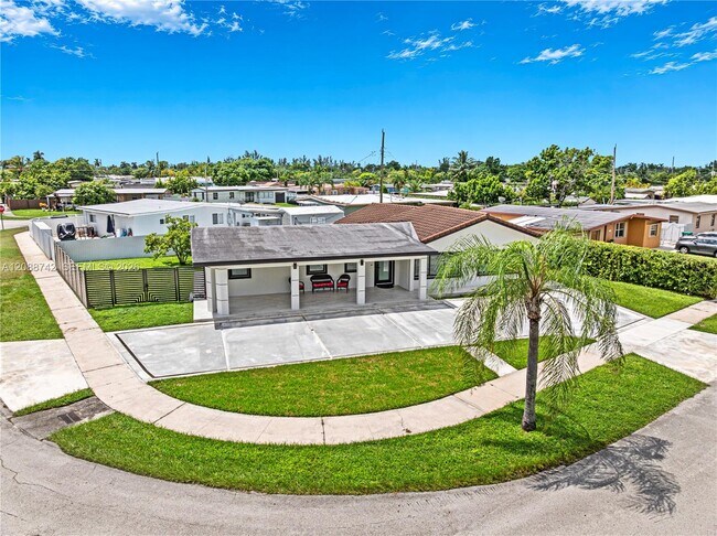 Building Photo - 11300 SW 43rd St