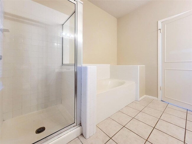 Building Photo - 1530 Arusha St