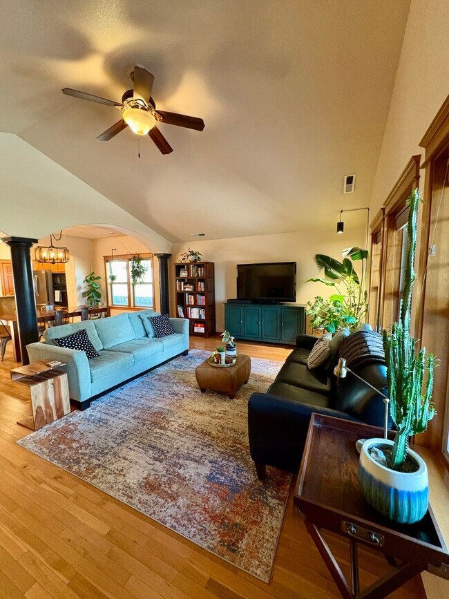 Building Photo - Spacious Luxury Home with Hardwood Floors & Outdoor Living