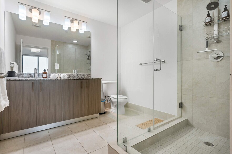 Building Photo - 5325 NW 85th Ave