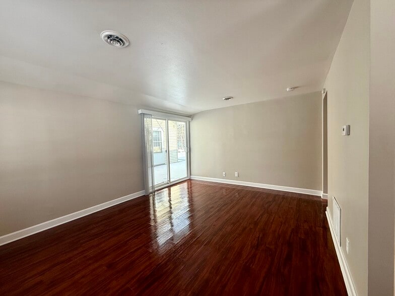 Building Photo - 1805 Baird St