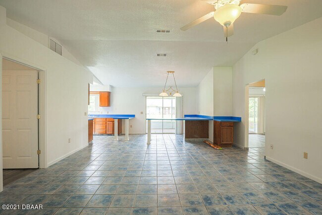 Building Photo - 1934 Evergreen Dr