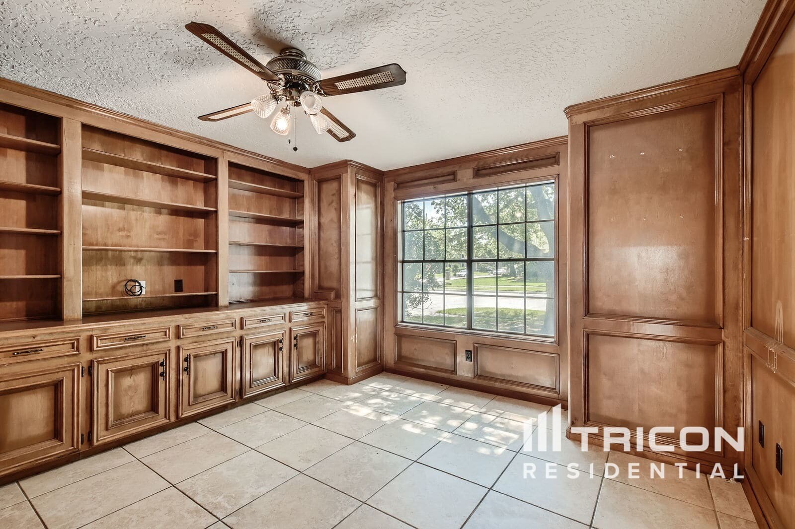 Building Photo - 2118 Waterfall Dr