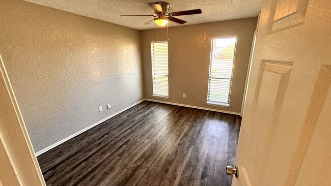 Building Photo - 812 SE 15th St