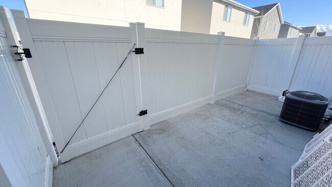 Building Photo - 3 Bedroom/2 Bathroom home in Saratoga Springs