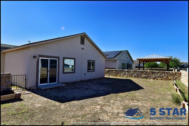 Building Photo - 14945 Tierra Escape Ave