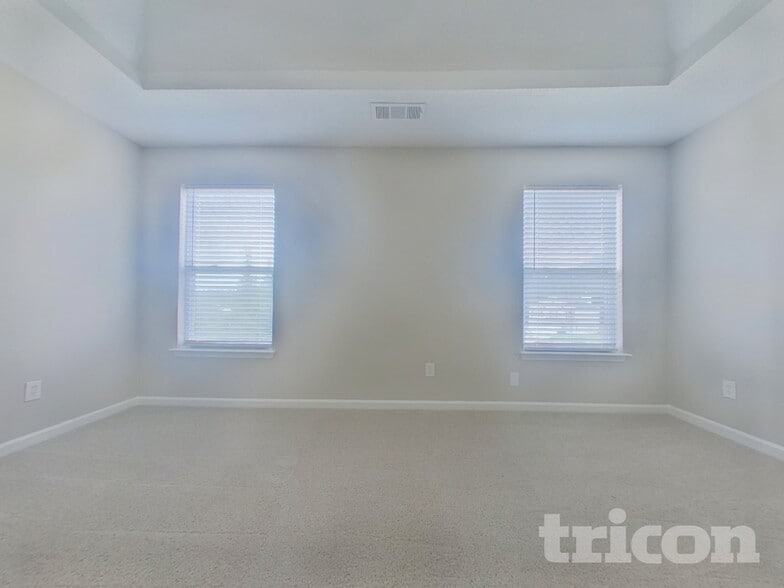 Building Photo - 4928 Bryant Dr